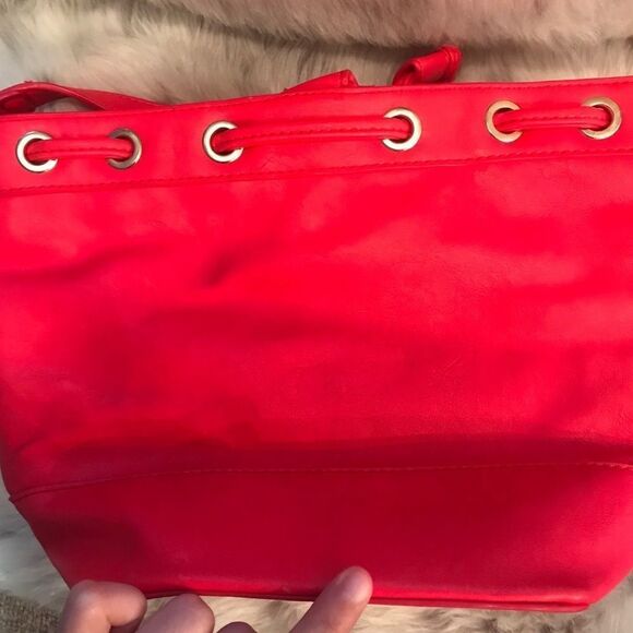 Red Straw Crossbody Bag - Picture 7 of 11